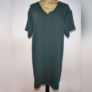 Aritzia Babaton Aaron Hunter Green Short Sleeve V Neck Shift Dress Size S